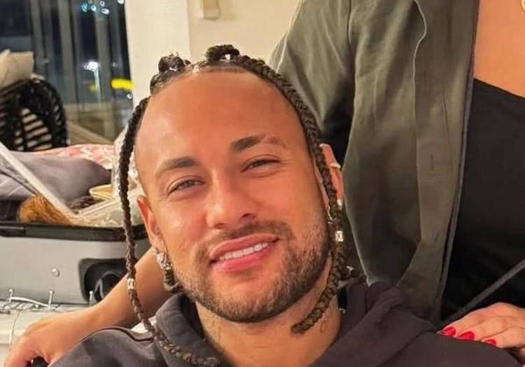 内马尔连续七场比赛得分超过刷新纪录，美国队不断突破！引发球迷热议的简单介绍